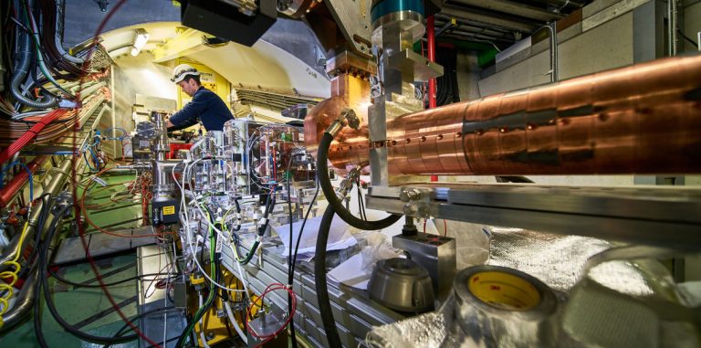 В CERN установили рекорд темпа разгона частиц в компактном ускорителе
