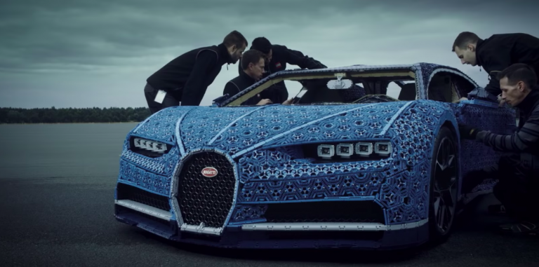 Инженеры LEGO собрали полноразмерную копию Bugatti Chiron. Она может разгоняться до 20 км/час!