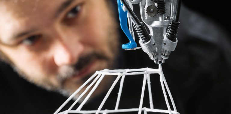 Робот 3D Cocooner создает паутину, способную выдержать человека