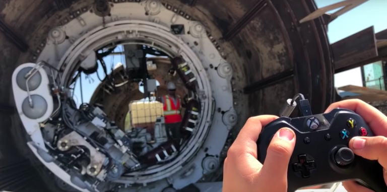 Инженеры The Boring Company Илона Маска управляют гигантскими буровыми машинами джойстиком от Xbox