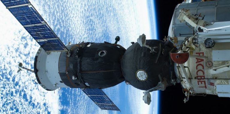 Роскосмос: американские астронавты могли специально нанести повреждения «Союзу»