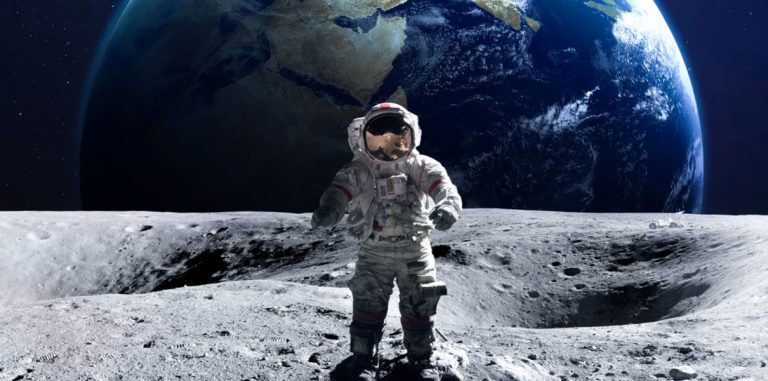 Илон Маск будет проводить VR-трансляцию запуска лунной миссии в 2023 году