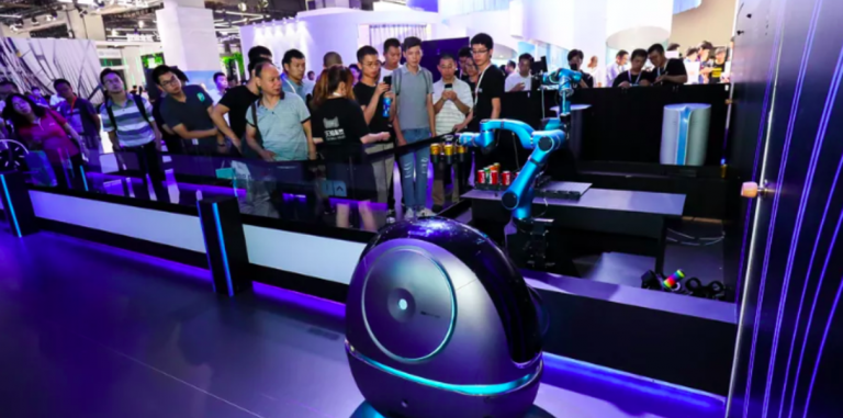Alibaba представила робота-портье Space Egg для работы в отелях