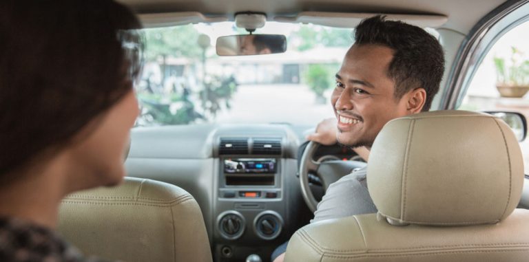 Uber заявил, что его водители счастливы. Компания не хочет оплачивать их отпуск