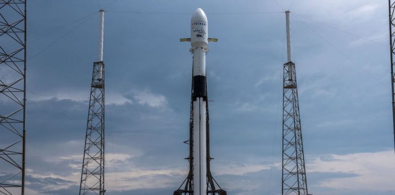 Казахстан будет запускать спутники на ракетах SpaceX из-за дороговизны российских «Союзов»