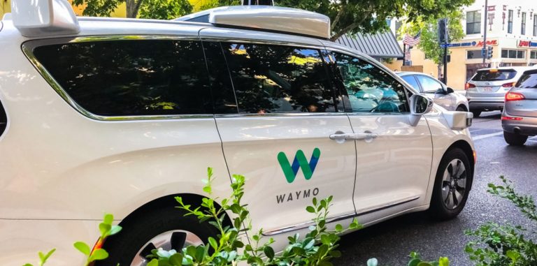 Беспилотные автомобили Waymo проехали 16 млн км по дорогам общего пользования