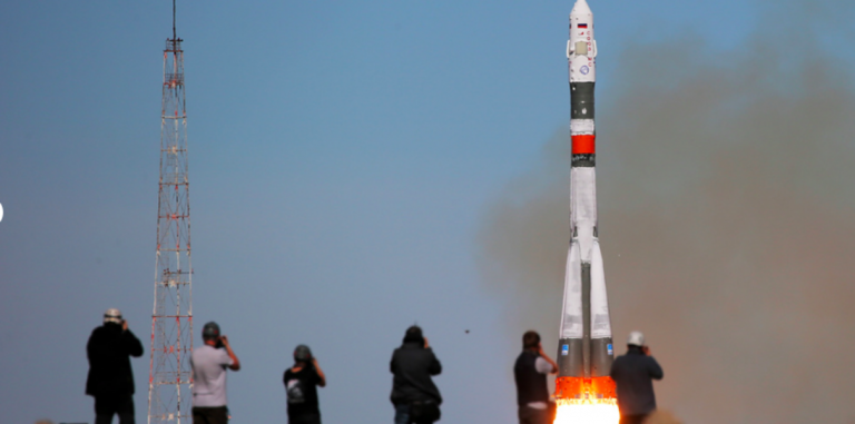 После старта с Байконура у ракеты «Союз» отключились двигатели. Экипаж совершил аварийную посадку