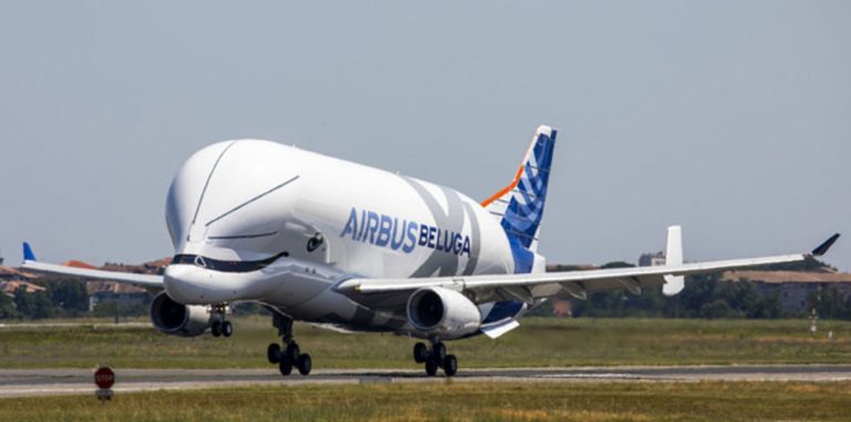 Airbus разработает компактную версию самолета для негабаритных грузов Beluga XL