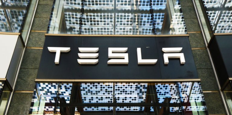 Илон Маск покинет пост главы совета директоров Tesla. И не сможет занимать его три года