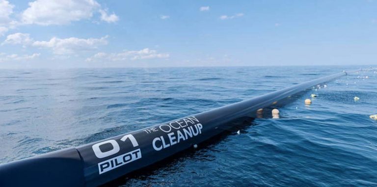 Система Ocean Cleanup по очистке тихоокеанского мусора начала свою работу