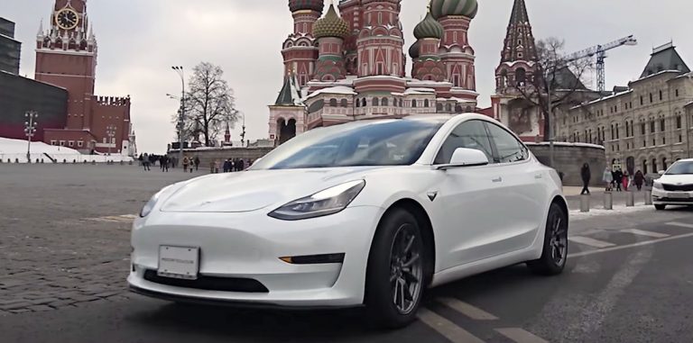 Владельцы электромобилей смогут пользоваться выделенными полосами и не платить за автобаны