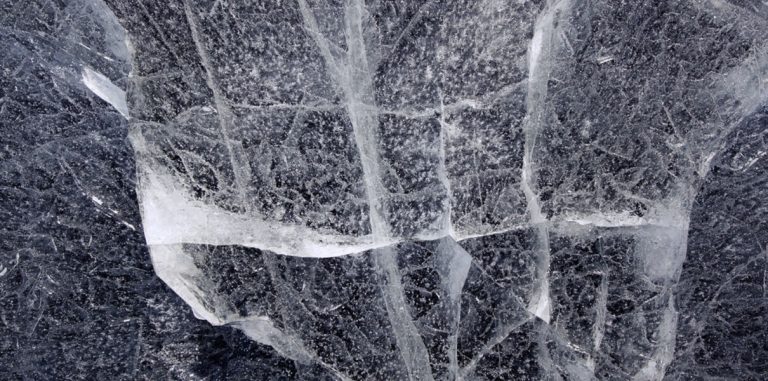Ученые: редкая форма льда — Ice VII — может распространяться со скоростью более 1,6 тыс. км/час