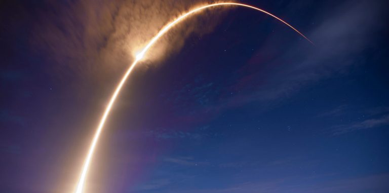 SpaceX снова посадила ракету на океаническую платформу