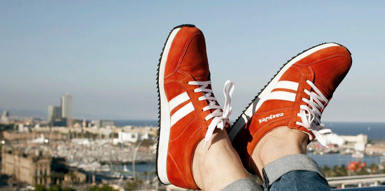 Кроссовки Sneakairs вибрацией указывают правильное направление