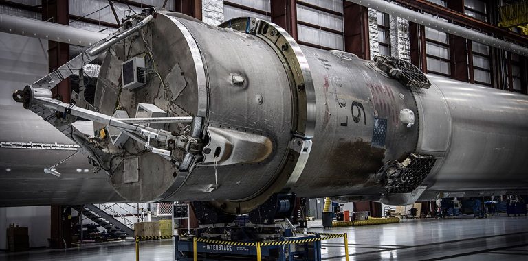 SpaceX не сможет перезапустить Falcon 9 из-за сильного повреждения