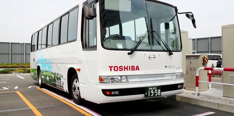Toshiba тестирует электробусы с беспроводной зарядкой за 15 минут