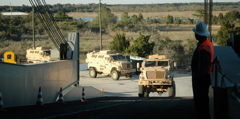Военные США учат грузовики общаться между собой