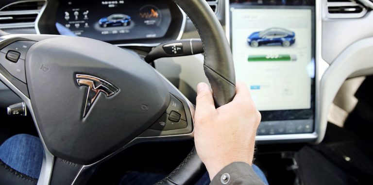 Произошла первая авария автопилота Tesla со смертельным исходом