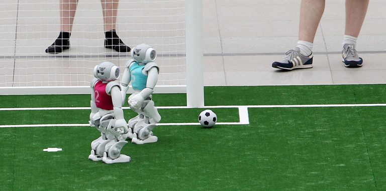 Роботы обыграют профессиональных футболистов к 2050 году