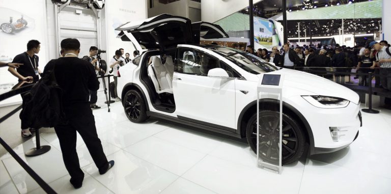 «Среди автомобилей премиум-класса будет лидировать Tesla Model X»
