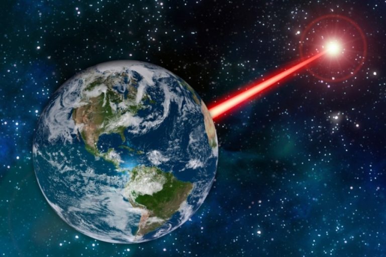 Маяк с мощным лазерным лучом позволит обнаружить Землю с расстояния 20 тыс. световых лет