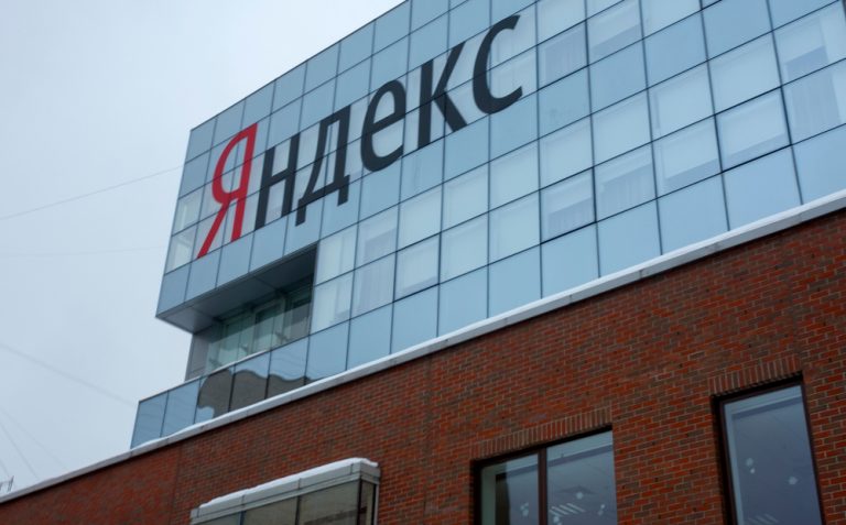 Голосового помощника «Алиса» научили заказывать товары в маркетплейсе «Беру»