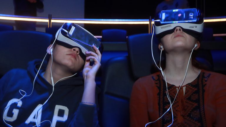 Даррен Аронофски, НАСА и гигантские насекомые: 9 лучших VR-фильмов про науку и космос