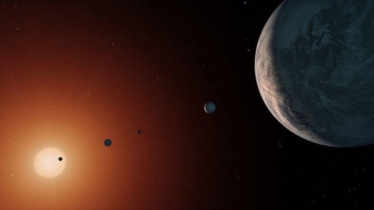Ученые: семь экзопланет в соседней звездной системе TRAPPIST-1, похожих на Землю, не могут быть обитаемы