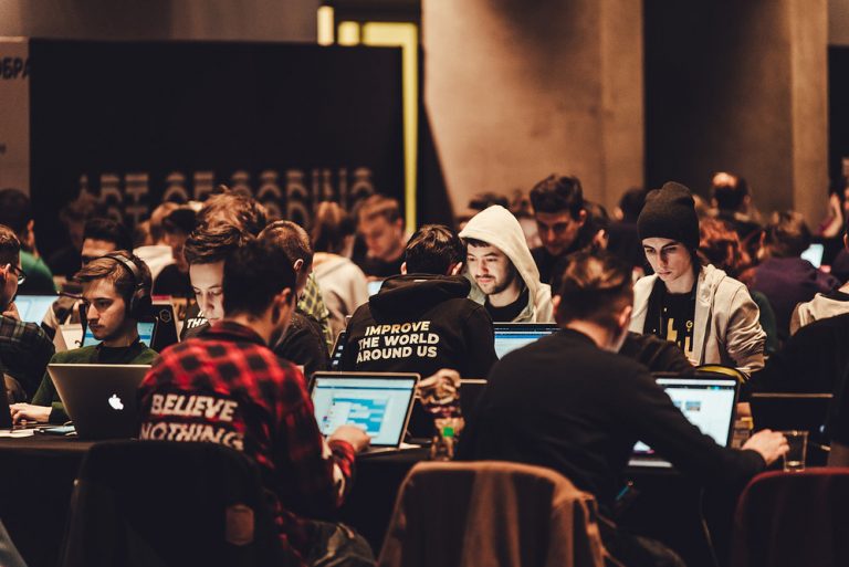 ВКонтакте подвела итоги крупнейшего в России хакатона VK Hackathon