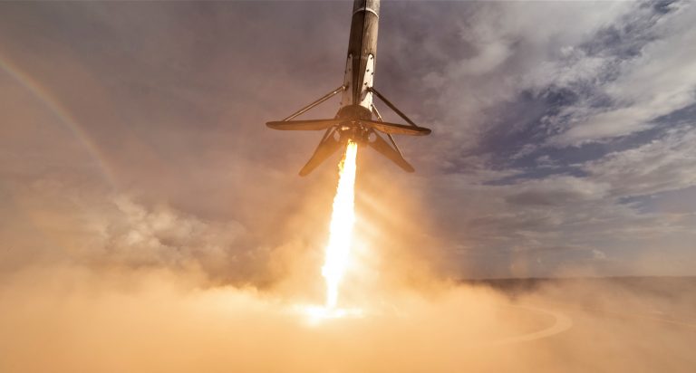 Посмотрите, как SpaceX в прямом эфире запустит Falcon 9 с космическим кораблем Dragon к МКС