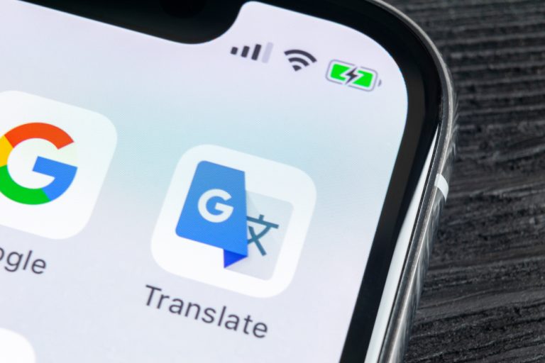 Google Translate начал предлагать несколько вариантов перевода для нейтральных по гендерному признаку слов