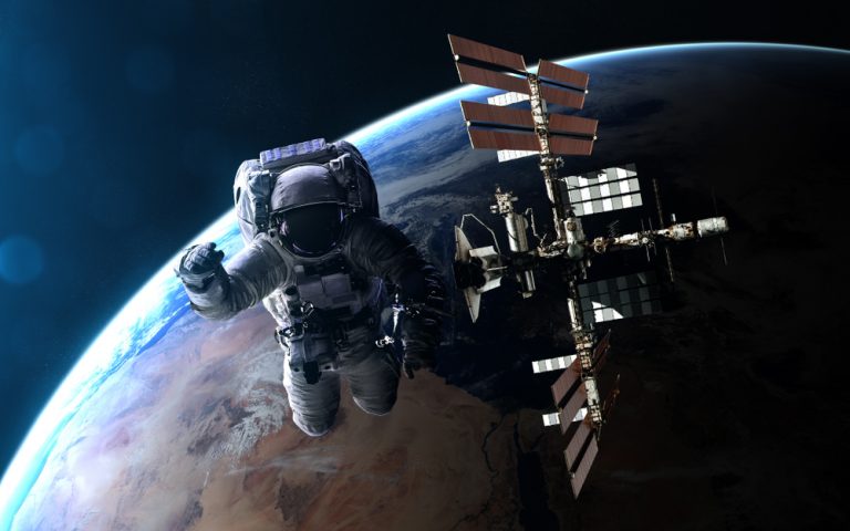Роскосмос установит на МКС камеры для слежки за астронавтами