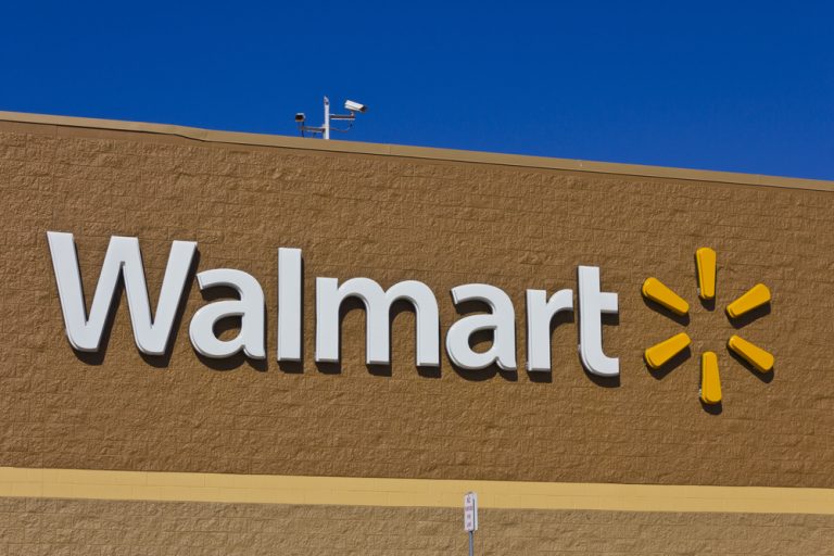 Ритейлер Walmart создал систему фиксации каждого звука в магазине. ИИ будет следить за сотрудниками и покупателями