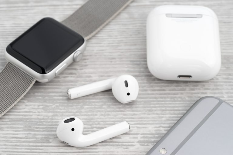 Apple запатентовала мягкие универсальные наушники AirPods с биометрическими сенсорами