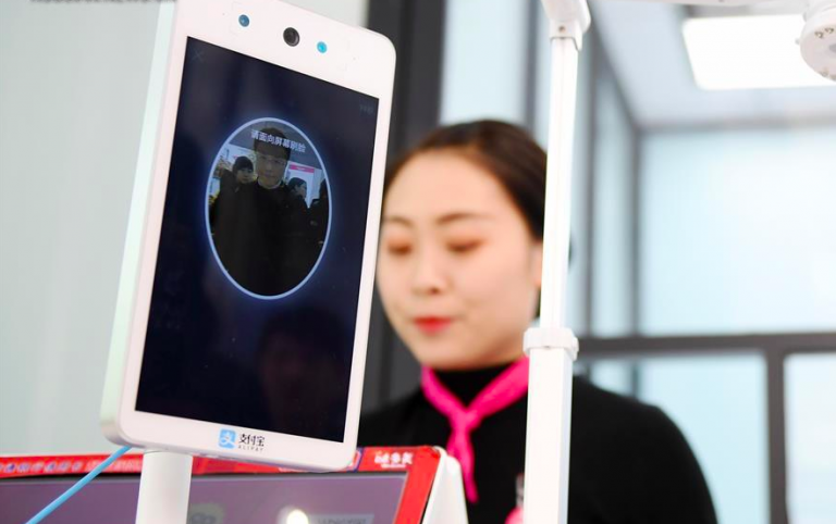 Alipay позволит совершать покупки через систему распознавания лиц