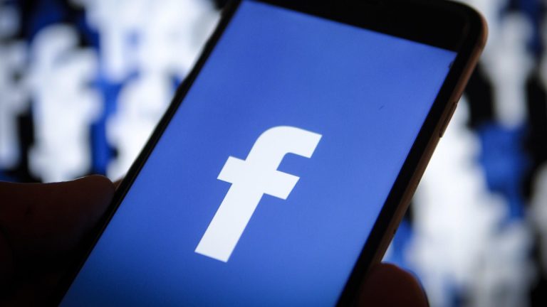 Facebook создает сервис с мемами, чтобы вернуть молодую аудиторию