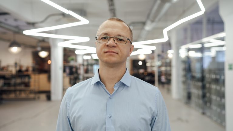 «Российский айтишник всего лишь работает с тем, что приходит с Запада», — Евгений Дос, архитектор вычислительных систем