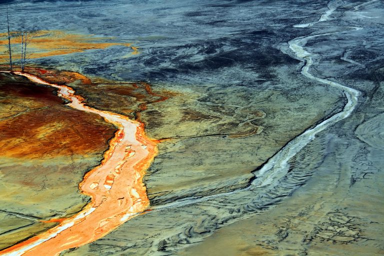 Ученые нашли в грунтовых водах частицы микропластика