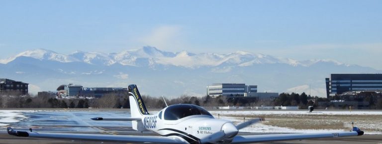 В воздух впервые поднялся учебный электросамолет Sun Flyer 2 с новым двигателем от Siemens