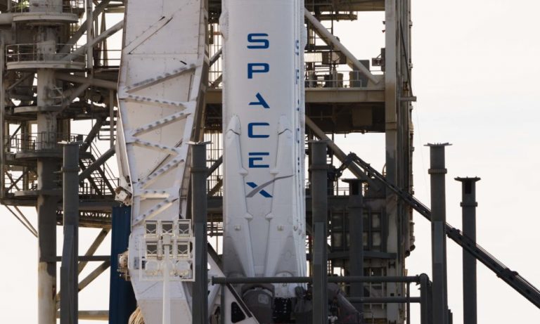 SpaceX подала заявку на использование наземных станций для спутникового интернета