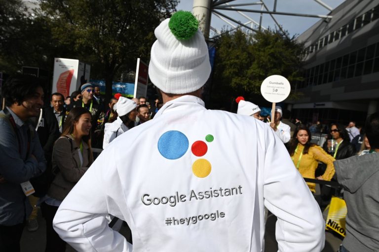 Пять производителей смартфонов встроят кнопку запуска Google Assistant