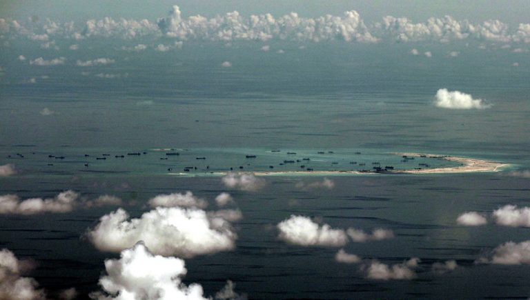 Китайцы создали искусственный остров в Южно-Китайском море. Экологический урон оказался в 200 раз больше его площади