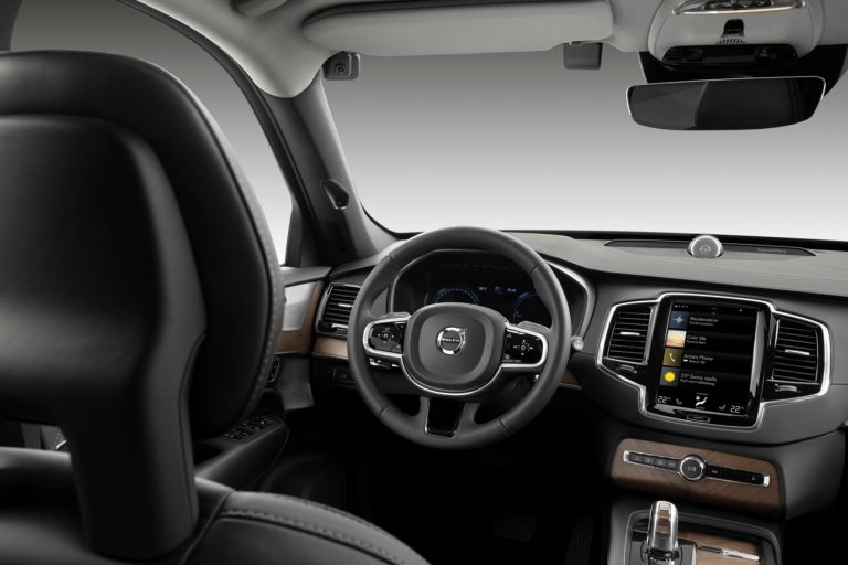 Volvo установит в автомобили систему распознавания лиц для борьбы с пьяными и уставшими водителями