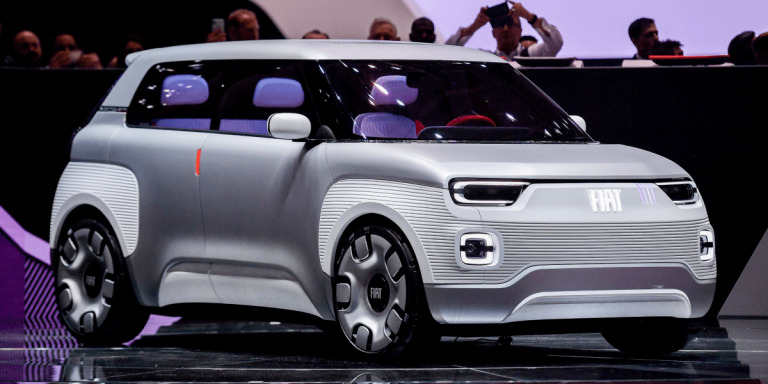 FIAT представил четырехдверный электромобиль-конструктор, который пользователь может собрать сам