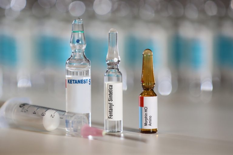 Американский регулятор FDA впервые в истории одобрил назальный спрей на основе кетамина для лечения депрессии