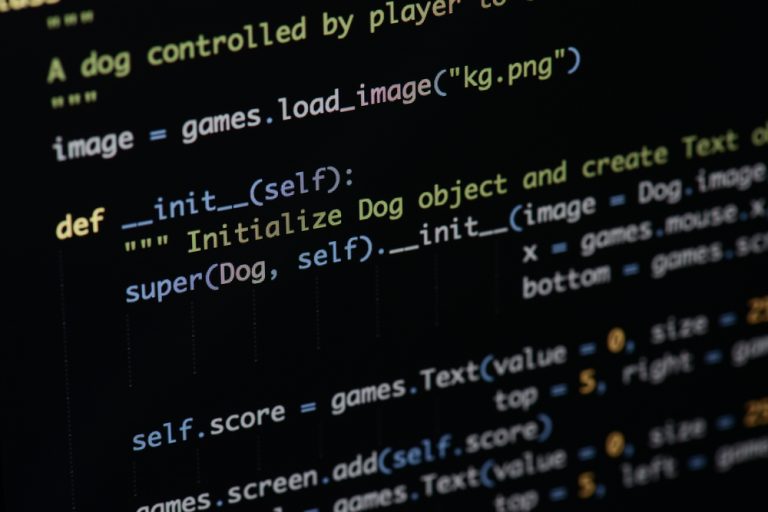 Исследование: россияне хотят использовать искусственный интеллект для расчетов налогов, но против появления роботов-судей
