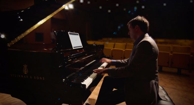 Высокотехнологичное пианино Steinway & Sons запишет выступление музыканта, а потом само заново проиграет его!