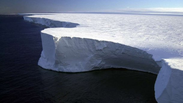Антарктический ледник размером с Францию начал таять быстрее из-за нагревания воды на поверхности океана