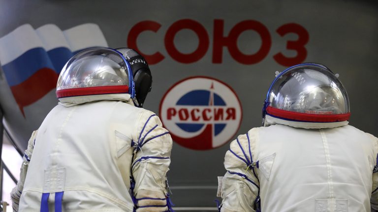 «И снится нам не рокот космодрома»: провалы Роскосмоса, судьба МКС, планы на Марс и конкуренция с Илоном Маском в России