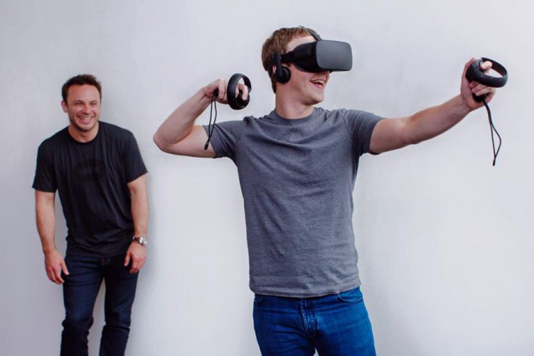 Facebook отправил клиентам VR-контроллеры с надписью «Большой брат следит за тобой»